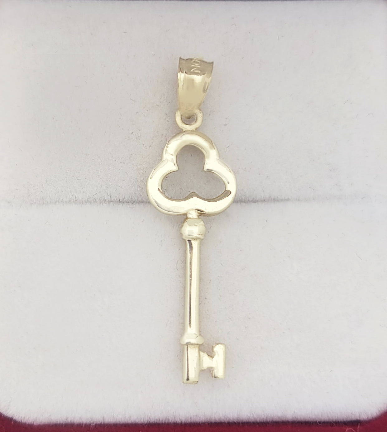 10K Gold Key Pendant for Women, Clover Lucky Charm Pendant Only, Dainty Minimalist Fine Jewelry, Gift for Her - Stunu jewelry