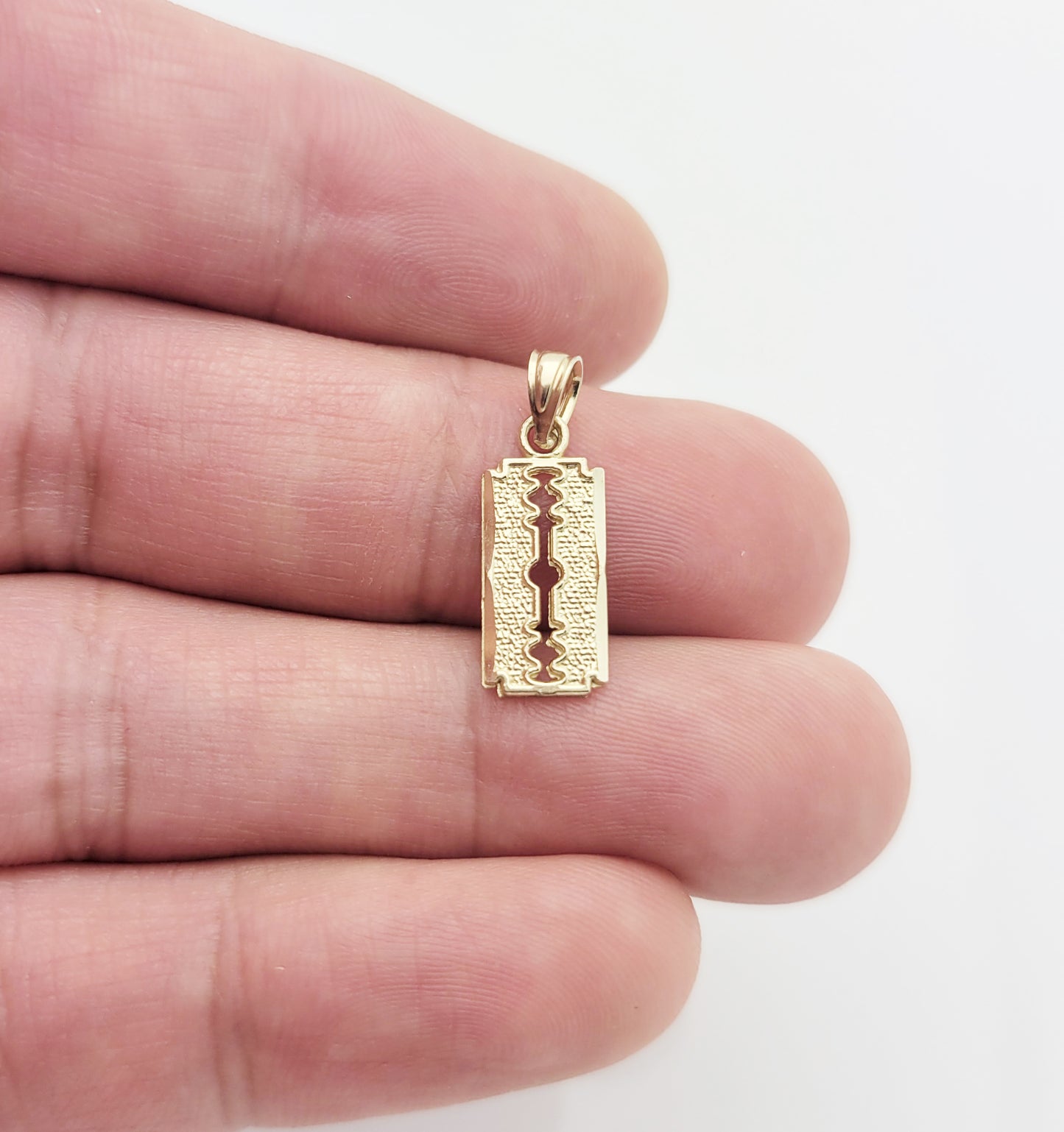 10K Yellow Gold Razor Blade Pendant – Barber Jewelry Necklace Charm, Men’s Hip Hop Street Style Gold Pendant